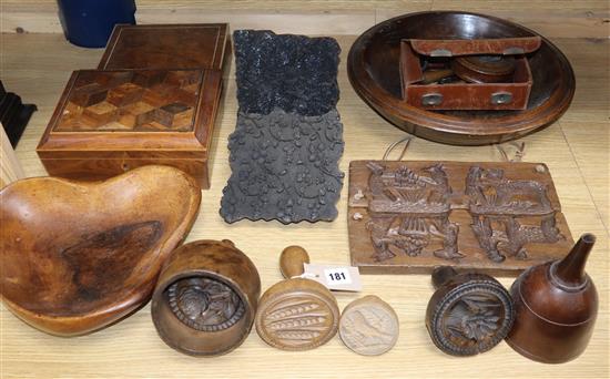 A group of 19th/20th century treen and boxes